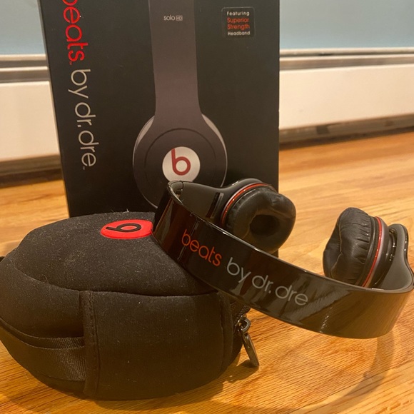Beats by Dre with chords, box and storage case! - Picture 3 of 4